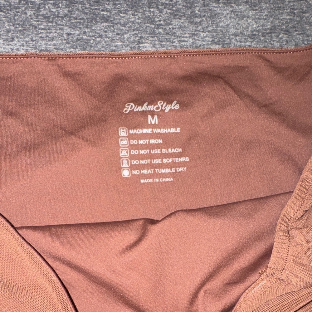 PINKM STYLE- NWOT Women’s Brown Short Sleeve Ruched bodysuit Size Medium - Picture 4 of 12